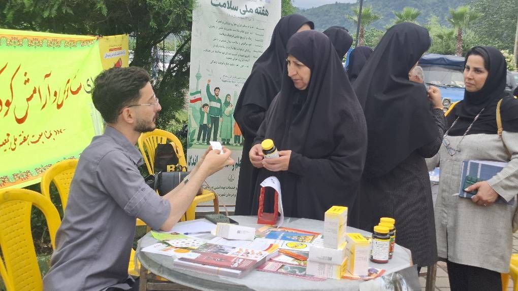 برپایی غرفه‌های سلامت در پارک بازار لنگرود