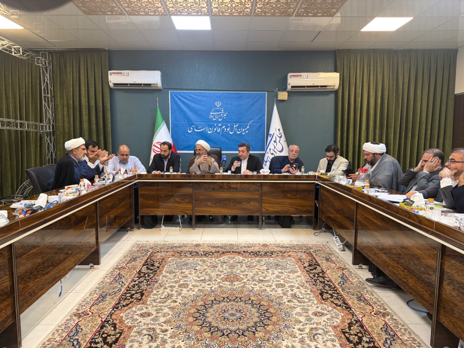 برگزاری نشست کمیسیون اقتصادی مجلس با عراقچی
