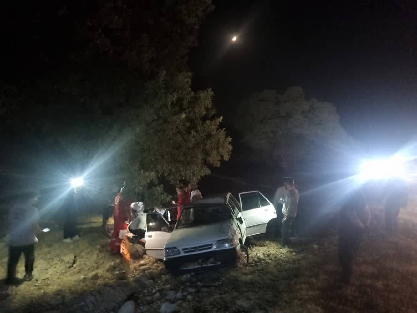 واژگونی سواری در جاده کازرون به شیراز با چهار مصدوم واژگونی سواری در جاده کازرون به شیراز با چهار مصدوم