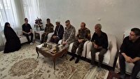 دیدار نماینده حقوقی و پارلمانی ارتش در مجلس شورای اسلامی با خانواده های شهدا در میانه