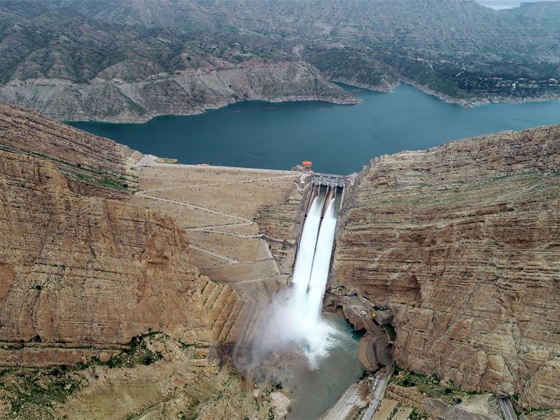 رهاسازی آب از سد مارون بهبهان برای زمینهای پایین دست رهاسازی آب از سد مارون بهبهان برای زمینهای پایین دست